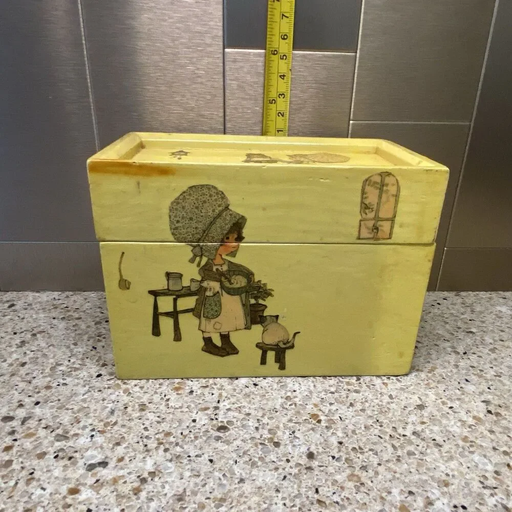 Vintage 1972 Signed Sadie Decoupage Wooden Box Bonnet Girl & Cat Cottagecore
